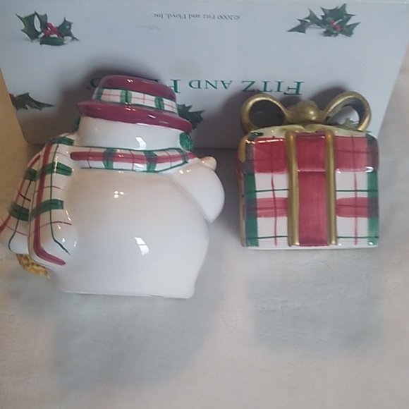Fitz and Floyd Plaid Christmas Salt and Pepper Shakers, like new in box. - Picture 4 of 5